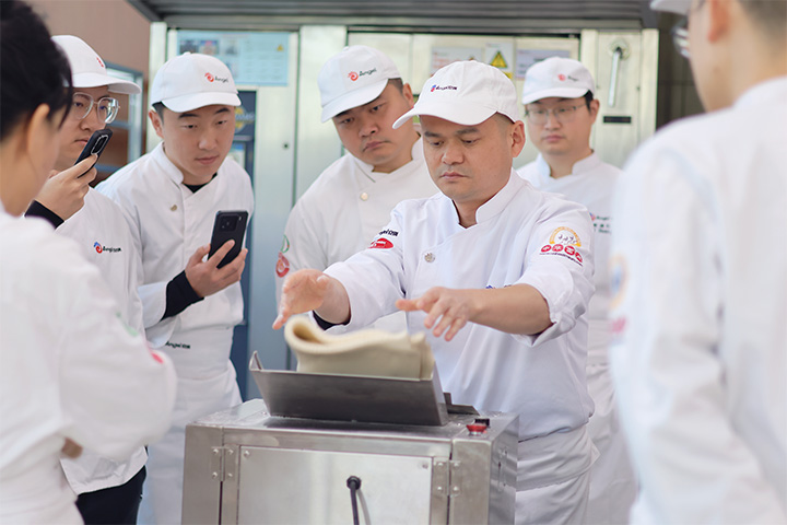 发酵面食分会2025年第4期面点培训班结业！安琪酵母“原料+技术”双引擎赋能行业发展